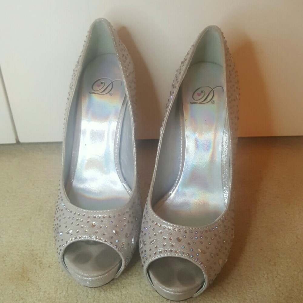 Silver Platform Heels - Picture 2 of 3